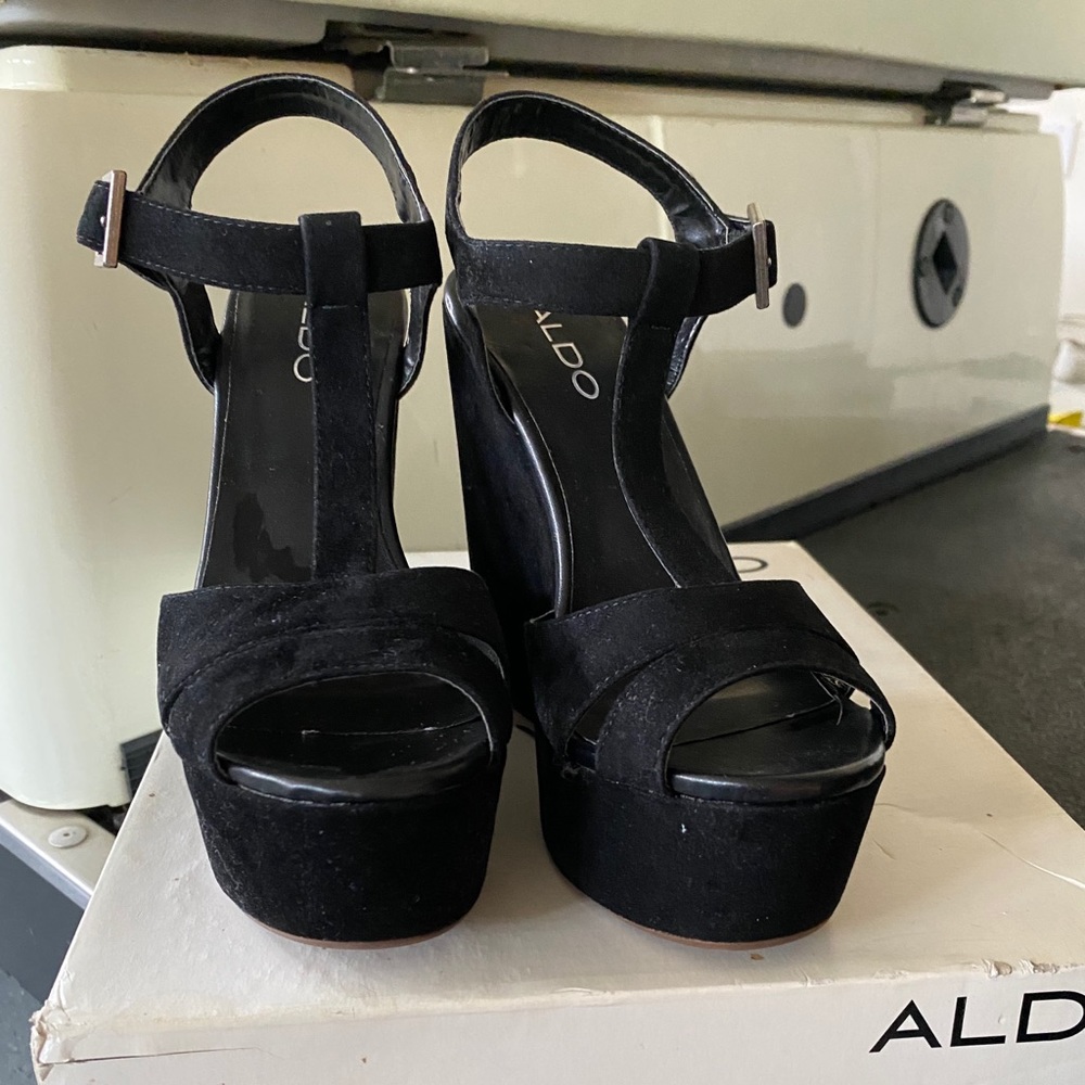 Aldo black wedges